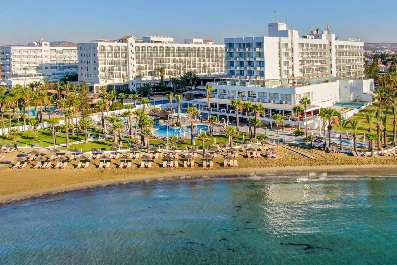 Golden Bay Beach Hotel - Cypr