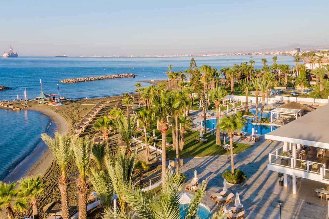 Golden Bay Beach Hotel - Cypr