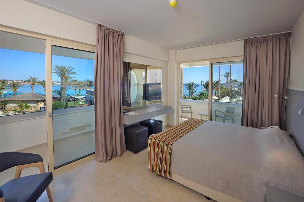 Nelia Beach Hotel - Cypr