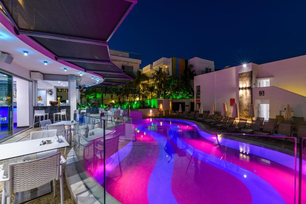 Tasia Maris Oasis Hotel - Cypr