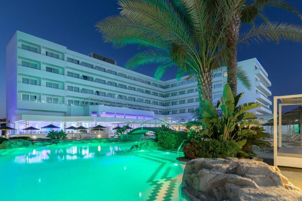 Tasia Maris Beach Hotel and Spa - Cypr