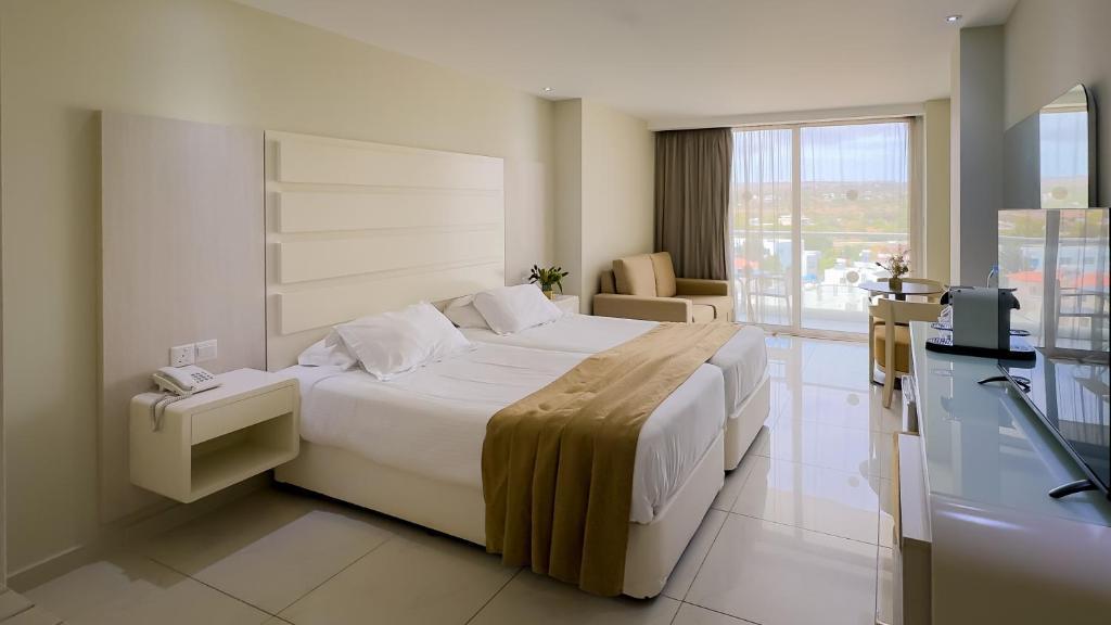 Tasia Maris Beach Hotel and Spa - Cypr