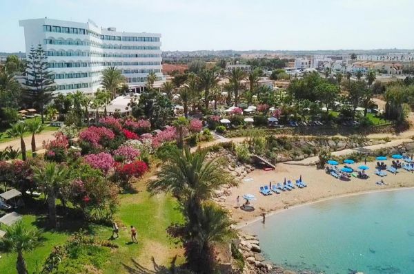 Crystal Springs Beach Hotel - Cypr