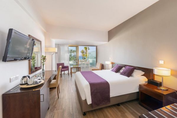 Crystal Springs Beach Hotel - Cypr