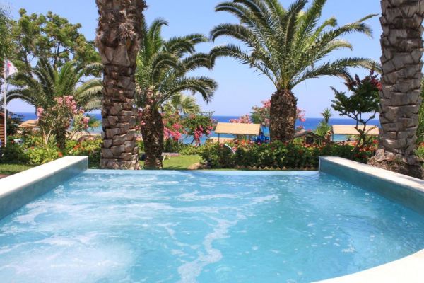 Crystal Springs Beach Hotel - Cypr