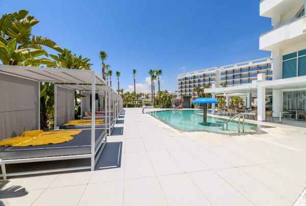 Tasia Maris Sands (Adults Only) - Cypr