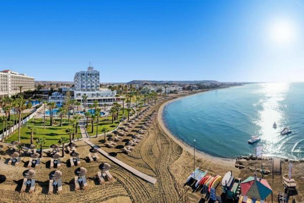 Golden Bay Beach Hotel - Cypr