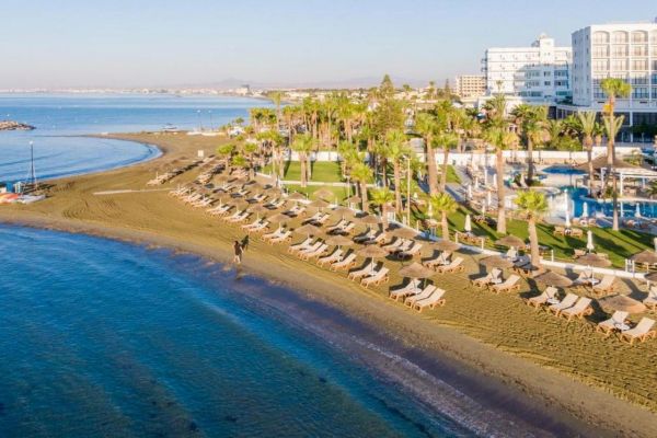 Golden Bay Beach Hotel - Cypr