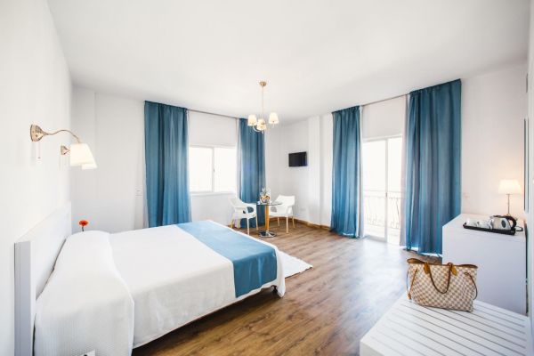Mikes Kanarium City Hotel - Cypr