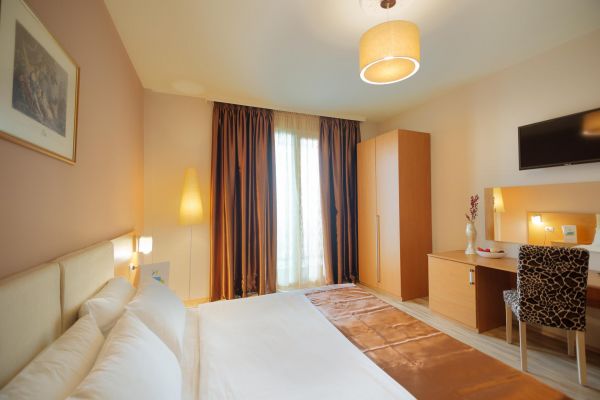 Hotel Albanian Star (PKT) - Albania