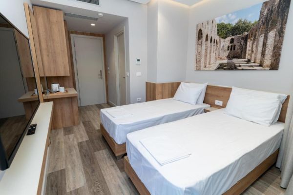 Hotel Titania - Albania