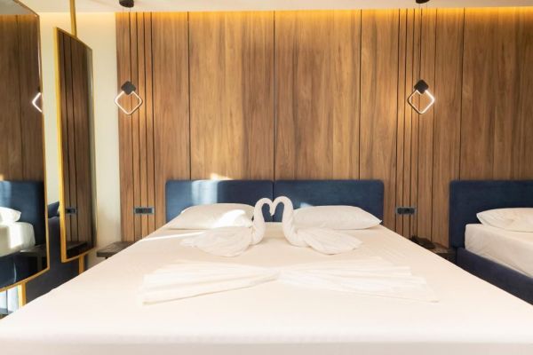 Hotel Esbjerg (PKT) - Albania