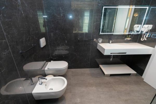 Hotel Esbjerg (PKT) - Albania