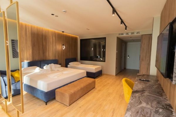 Hotel Esbjerg (PKT) - Albania