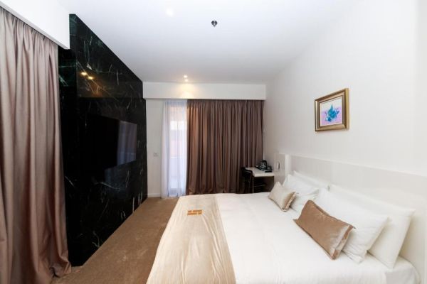 Habitat Hotel (PKT) - Albania