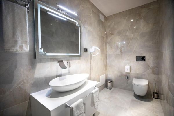 Metro Hotel Tirana (PKT) - Albania