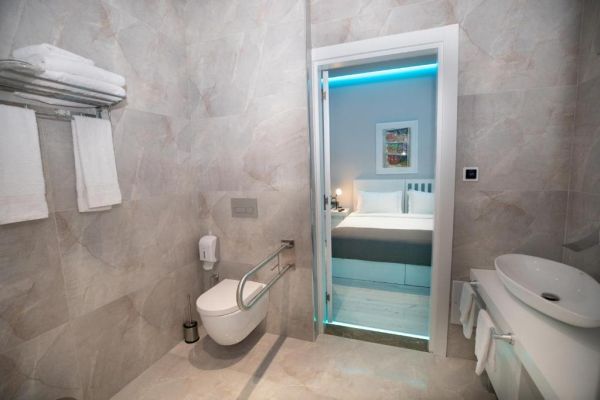 Metro Hotel Tirana (PKT) - Albania