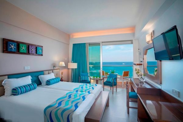 Cavo Maris Beach Hotel & Suites - Cypr