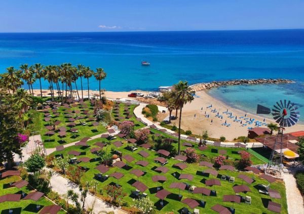 Cavo Maris Beach Hotel & Suites - Cypr