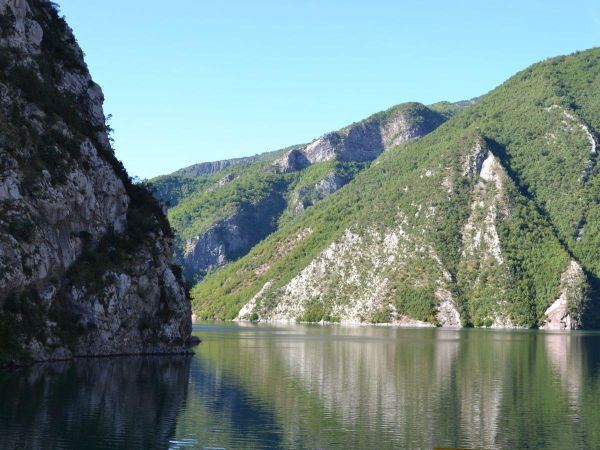 Wycieczka fakultatywna: Albania - Durres - jezioro Komani i rzeka Shala - Albania