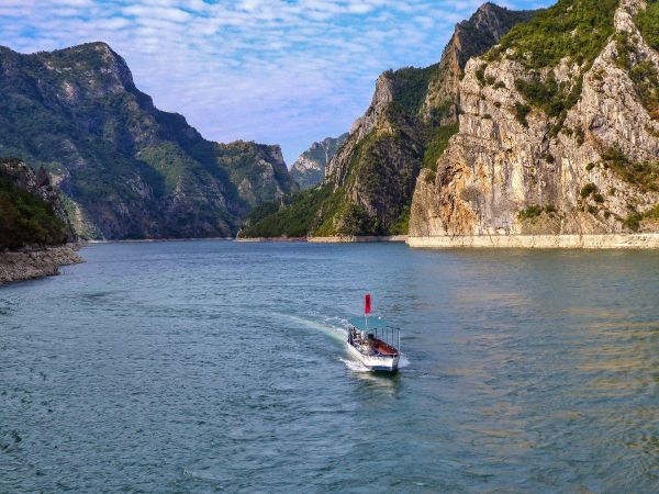 Wycieczka fakultatywna: Albania - Durres - jezioro Komani i rzeka Shala - Albania